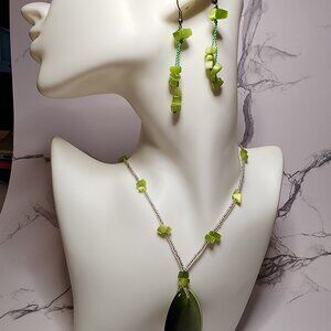 Fashion Green Glass Necklace and Earrings